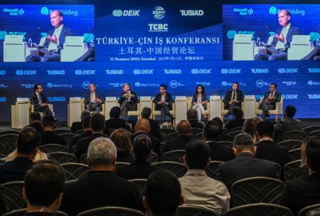 (miniature) Une réunion-débat a lieu lors de la première Conférence commerciale Turquie-Chine à Istanbul