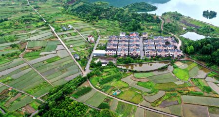 (miniature) Photo aérienne du village de Xinlian dans le district de Xianju