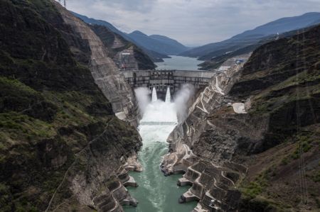 (miniature) Photo aérienne de la centrale hydroélectrique Baihetan dans le sud-ouest de la Chine