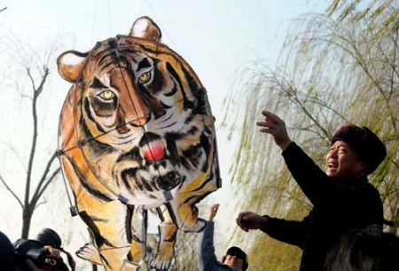 (miniature) Un "cerf-volant tigre" pour le Nouvel an Chinois