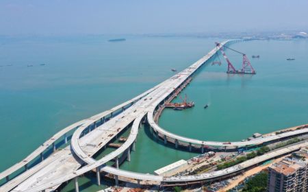 (miniature) Photo aérienne prise le 12 septembre 2022 du pont de Xiang'an en construction à Xiamen