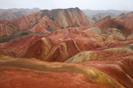 (miniature) Le site touristique de Qicai Danxia sous la pluie