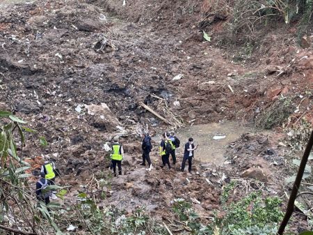 (miniature) Le site du crash d'un avion dans le district de Tengxian de la région autonome Zhuang du Guangxi (sud de la Chine)