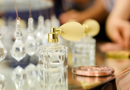 (miniature) Des parfums présentés à la première Exposition internationale des produits de consommation de Chine