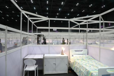 (miniature) L'intérieur d'un hôpital préfabriqué pour les patients du COVID-19 à l'AsiaWorld-Expo de Hong Kong