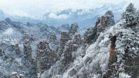 (miniature) Vue aérienne de la montagne Tianzi enneigée