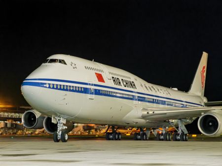 (miniature) L'avion du président chinois Xi Jinping arrive à Belgrade