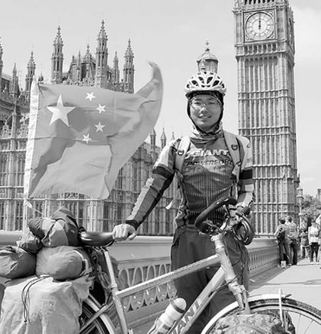 (miniature) Un Chinois relie Shanghai à Londres à vélo