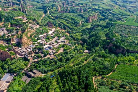 (miniature) Vue aérienne du village de Hougou dans le district de Yuci à Jinzhong