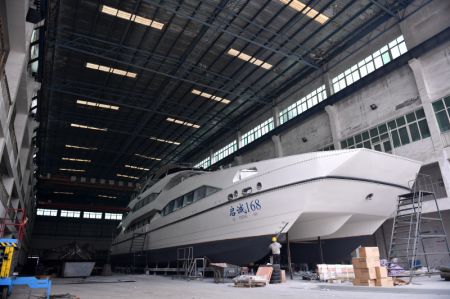 (miniature) Un ouvrier dans une entreprise de construction navale &agrave; Yuanjiang