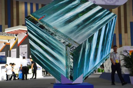 (miniature) Une installation combinée de plusieurs écrans au Forum écologique mondial de Guiyang 2023