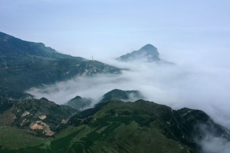 (miniature) Une mer de nuages dans le site touristique des monts Yunmeng