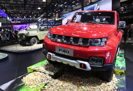 (miniature) Une voiture exposée lors du Salon international de l'automobile de Beijing 2020 à Beijing