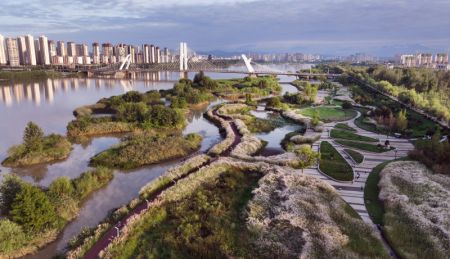 (miniature) Photo aérienne d'un parc de zones humides près de la rivière Hanjiang