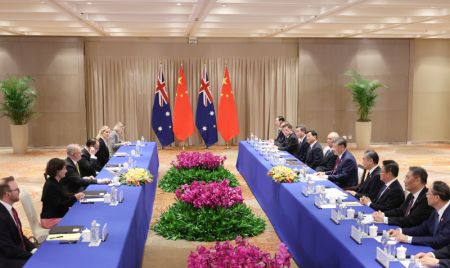 (miniature) Le président chinois Xi Jinping rencontre le Premier ministre australien Anthony Albanese en marge du 19e sommet du G20 à Rio de Janeiro