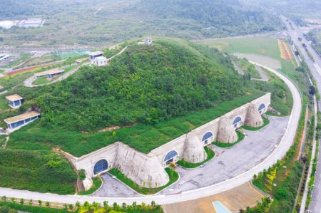 (miniature) Photo a&eacute;rienne prise le 24 mai 2022 montrant le centre de donn&eacute;es Tencent Qixing dans la Nouvelle Zone de Gui'an de la province chinoise du Guizhou (sud-ouest)