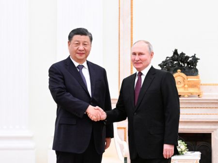 (miniature) Le pr&eacute;sident chinois Xi Jinping rencontre son homologue russe Vladimir Poutine au Kremlin &agrave; Moscou