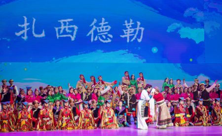 (miniature) Grande soirée de gala organisée pour célébrer le 70e anniversaire de la libération pacifique du Tibet