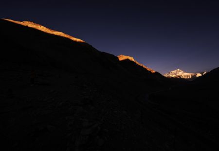 (miniature) Vue du mont Qomolangma au coucher du soleil