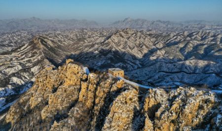 (miniature) Photo aérienne de la Grande Muraille sous la neige dans sa section de Simatai