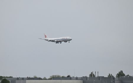 (miniature) L'avion du président chinois Xi Jinping arrive à Paris en France