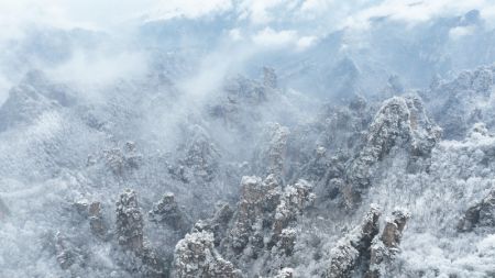 (miniature) Vue aérienne de la montagne Tianzi enneigée