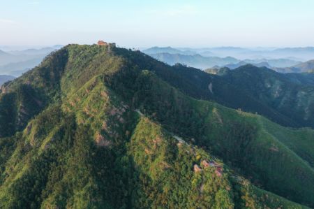 (miniature) Paysage du mont Jingzhong dans le district de Qianxi de la province septentrionale du Hebei