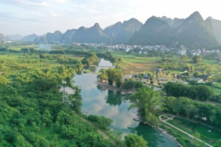 (miniature) Paysage le long du fleuve Yulong