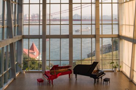 (miniature) Des pianos pr&eacute;sent&eacute;s dans une fabrique de pianos de Parsons Music Corporation