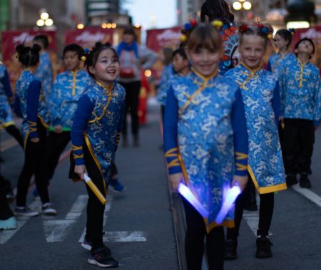 (miniature) Des enfants participent à un défilé du Nouvel An chinois à San Francisco