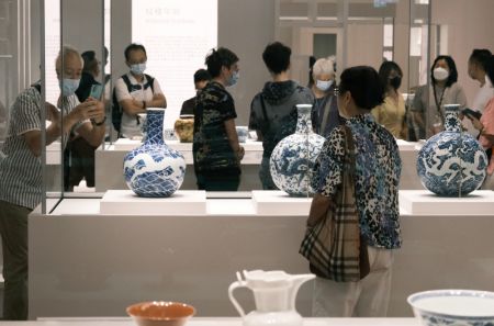(miniature) Des gens visitent le musée du Palais de Hong Kong