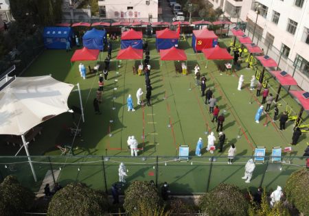 (miniature) Photo a&eacute;rienne d'un site de d&eacute;pistage de la COVID-19 &agrave; Xining