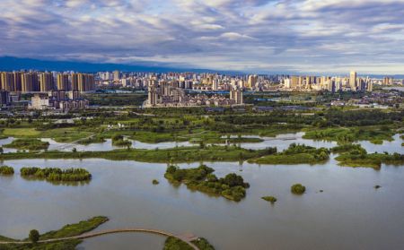 (miniature) Photo aérienne d'une vue des terres humides Hanjiang à Hanzhong