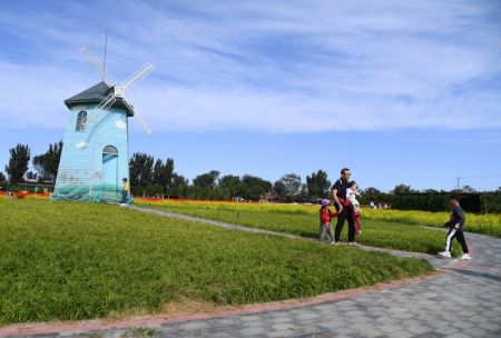 (miniature) Des touristes visitent un manoir à Beijing