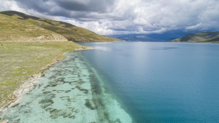 (miniature) Photo aérienne du lac Yamzbog Yumco