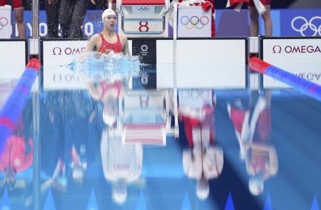 (miniature) La nageuse chinoise Peng Xuwei se prépare pour la finale dames du relais 4X100m quatre nages aux Jeux olympiques de Tokyo 2020