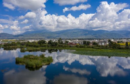 (miniature) Paysage du lac de l'ouest d'Eryuan