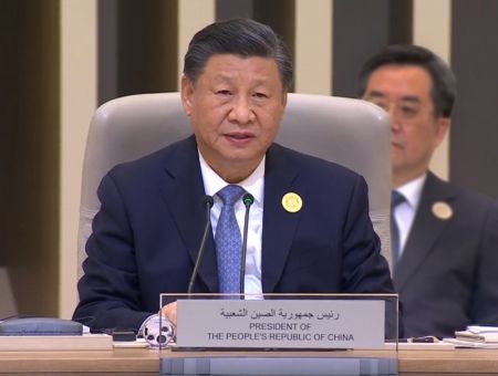 (miniature) Le pr&eacute;sident chinois Xi Jinping a prononc&eacute; un discours intitul&eacute; Poursuivre l'esprit d'amiti&eacute; sino-arabe et construire ensemble une communaut&eacute; d'avenir partag&eacute; sino-arabe dans la nouvelle &egrave;re &agrave; l'occasion du premier Sommet Chine-Etats arabes &agrave; Riyad
