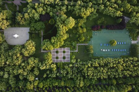 (miniature) Photo aérienne prise par un drone montrant une zone de sport