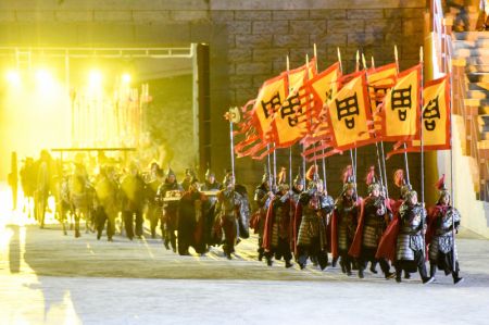 (miniature) Des acteurs se produisent dans Une promesse millénaire à Kunlun