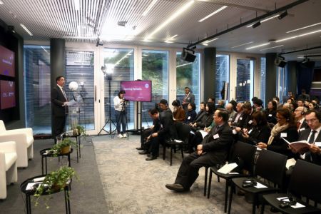 (miniature) Des gens participent au Forum UE-Chine à Bruxelles