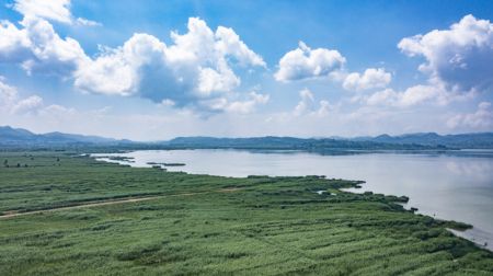 (miniature) Photo aérienne de la réserve nationale de Caohai du district autonome Yi