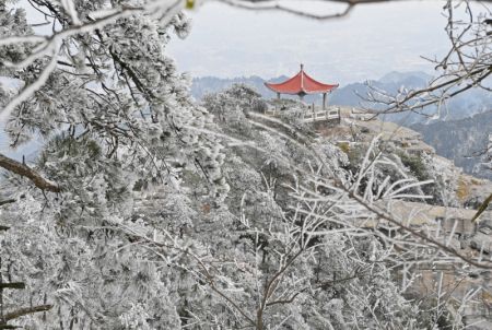 (miniature) Photo du paysage du site touristique du mont Lushan après des chutes de neige à Jiujiang