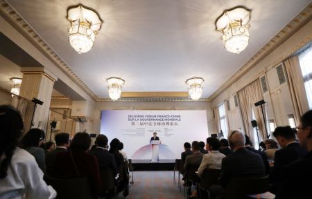 (miniature) Des experts chinois et français participent au 2e forum Chine-France sur la gouvernance mondiale