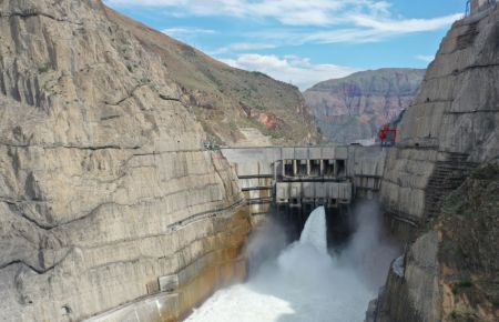 (miniature) Photo a&eacute;rienne de la centrale hydro&eacute;lectrique de Wudongde