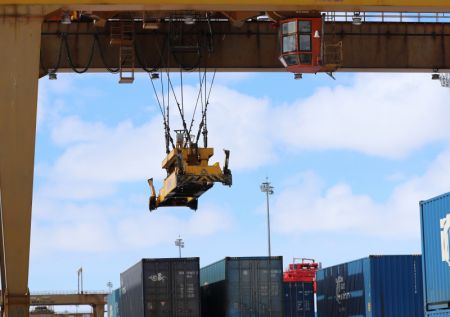 (miniature) Une grue en service au terminal à conteneurs de la gare de Manzhouli à Manzhouli