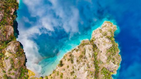 (miniature) Vue du lac noir des lacs tricolores dans le village de Puyu