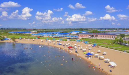 (miniature) Photo a&eacute;rienne prise le 7 juillet 2022 montrant la vue de la station touristique de Shenjunwan de la ville d'Ulanhot