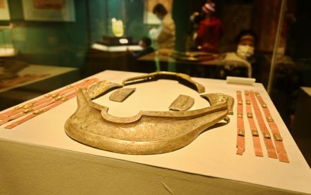 (miniature) Des objets présentés lors d'une exposition de reliques culturelles de la dynastie Liao (907-1125) au Musée du Fujian