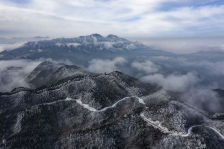 (miniature) Paysage enneigé de la montagne de Huoshan à Lu'an